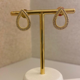 Brinco gota vazada cravejada