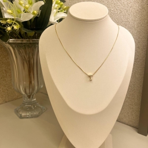 Corrente com pingente letra pequena cravejada T