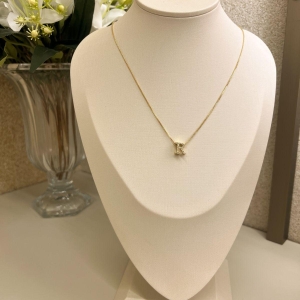 Corrente com pingente letra pequena cravejada R