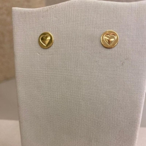 Brinco chapinha redonda com coração