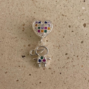 Pingente menino com coração Prata