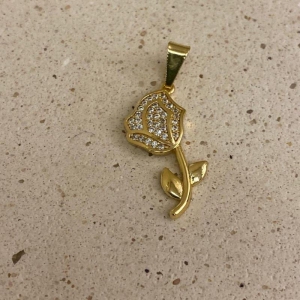 Pingente rosa toda cravejada