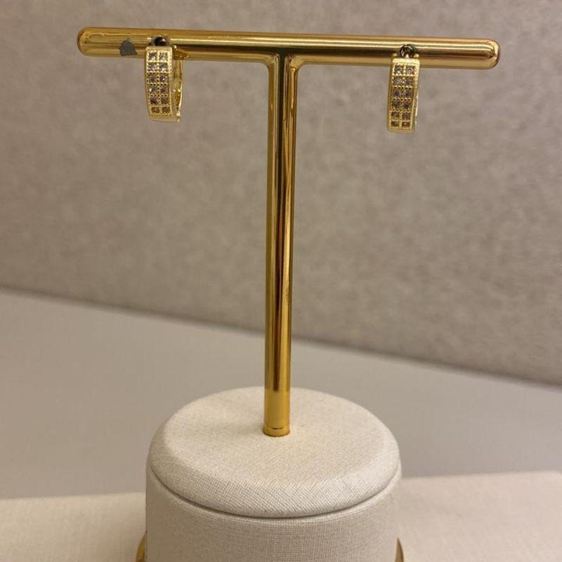 Brinco argolinha click Bella