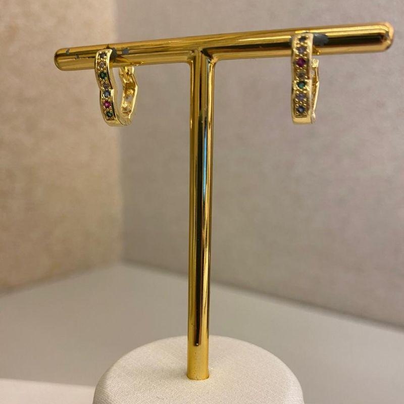 Brinco argolinha de coração click zircônia colors M