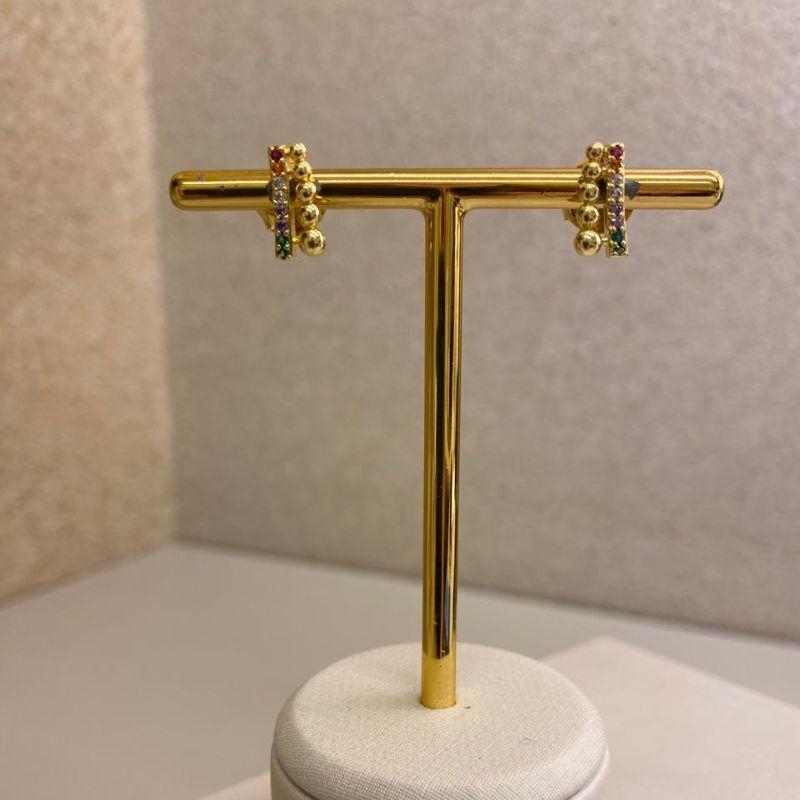 Brinco fileira bolinhas e cravejadas