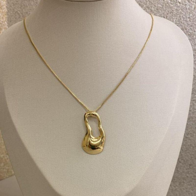 Corrente veneziana com pingente orgânico vazado