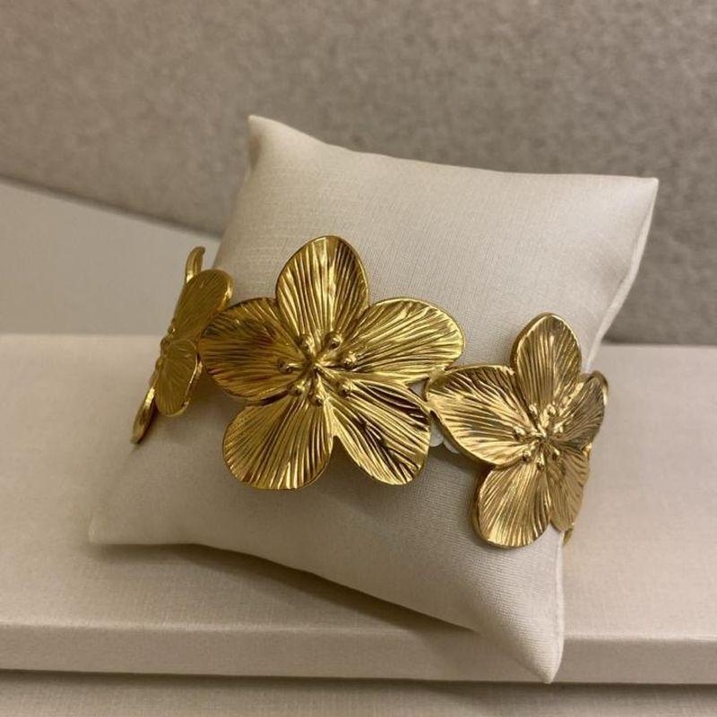 Bracelete flores detalhadas