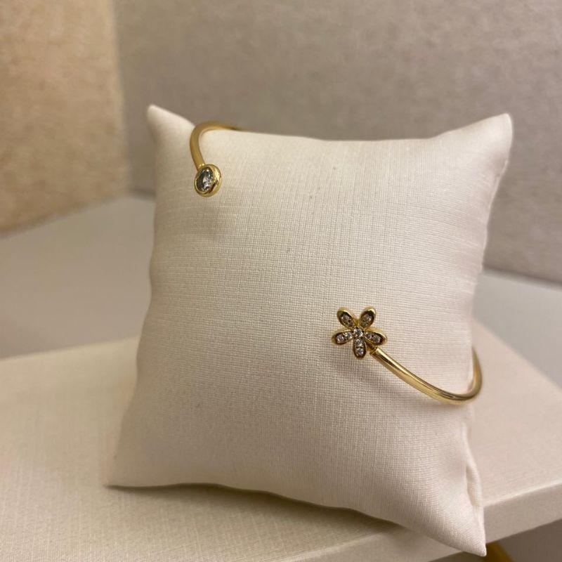 Bracelete ponta zircônia e flor