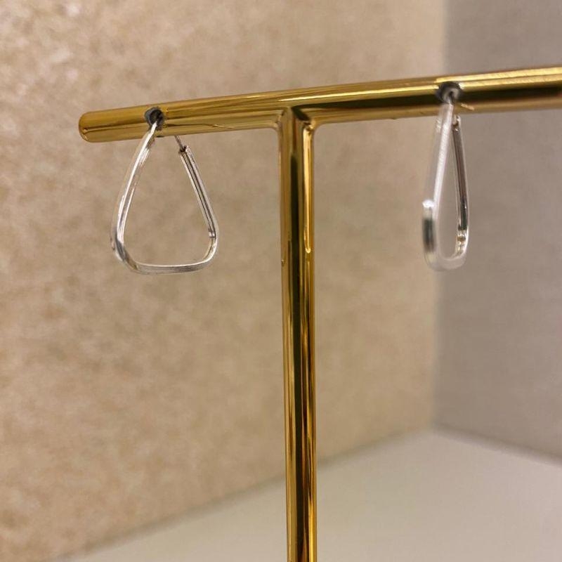 Brinco argola triangulo G