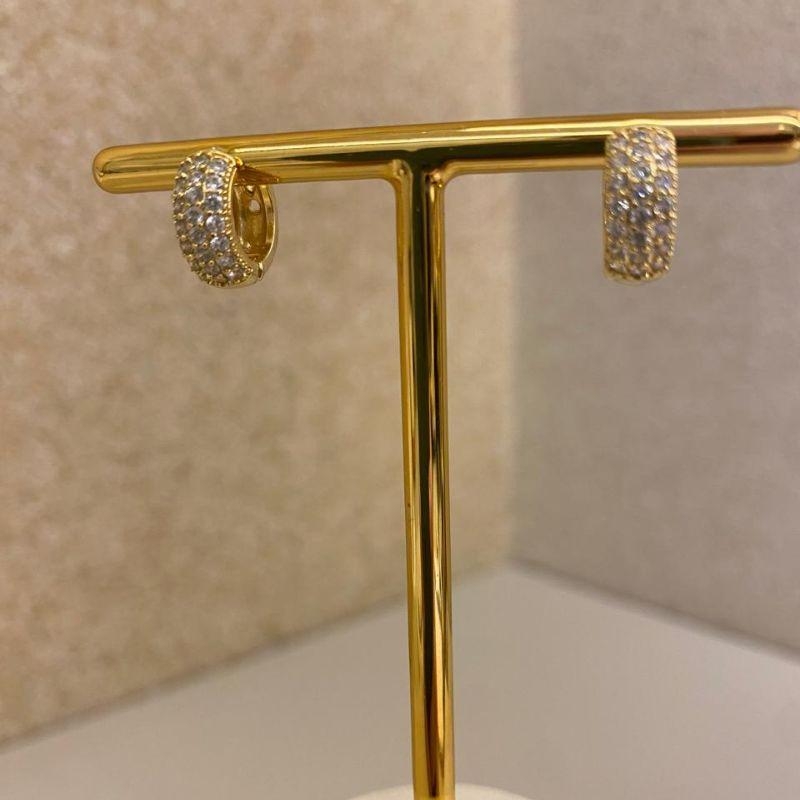 Brinco argolinha clickTábita