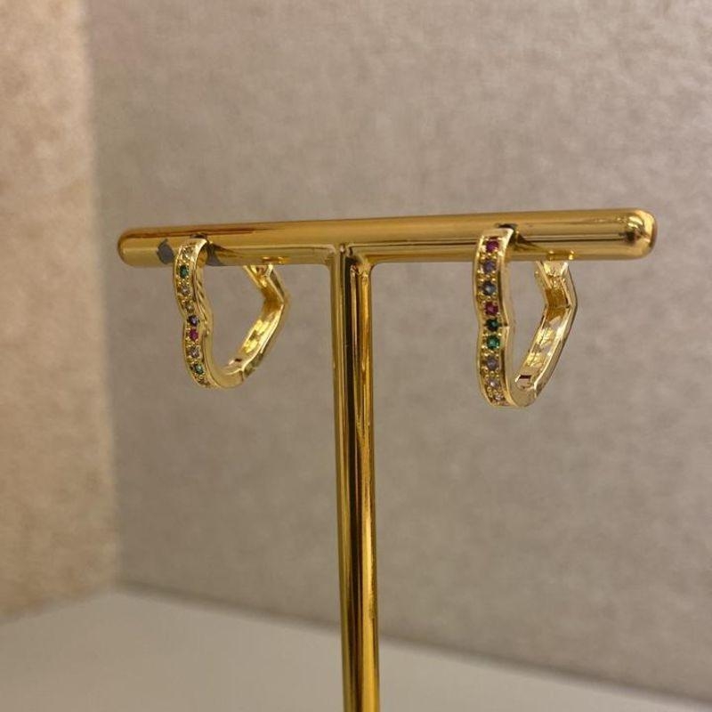 Brinco argolinha de coração click zircônia colors M