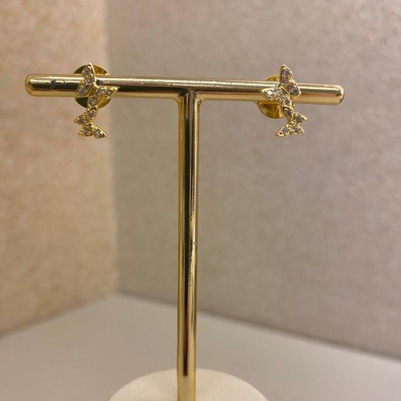 Brinco pino fixo 2 borboletas pequenas cravejadas