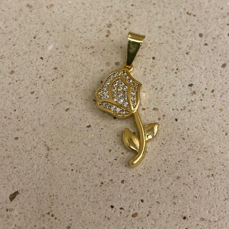 Pingente rosa toda cravejada