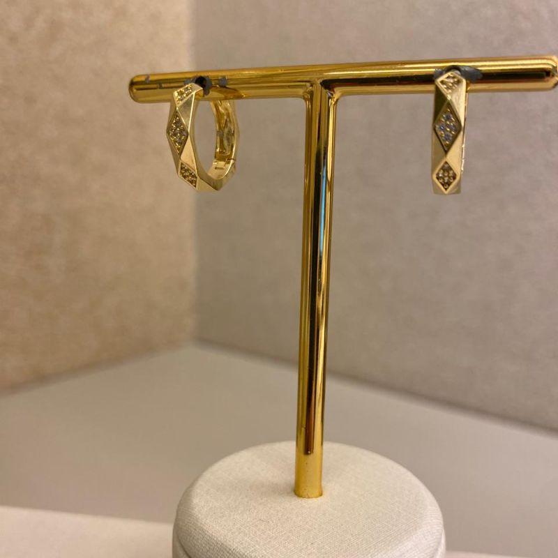 Brinco argolinha click chanfrada