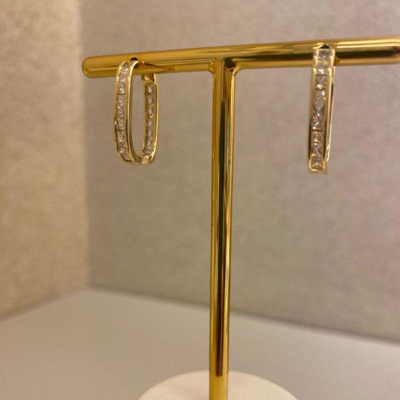 Brinco argolinha click oval