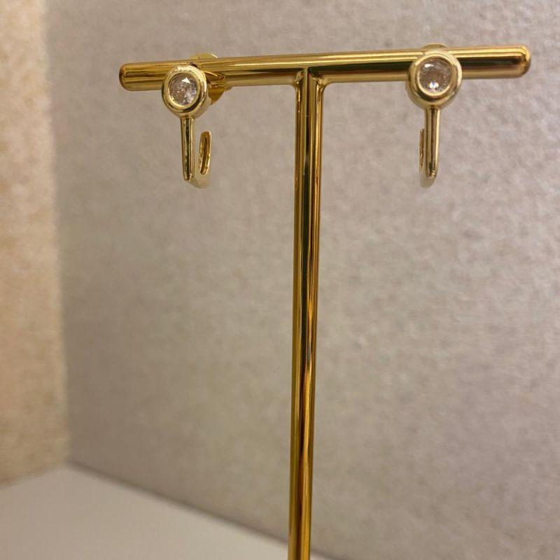 Brinco pino fixo com zircônia cristal