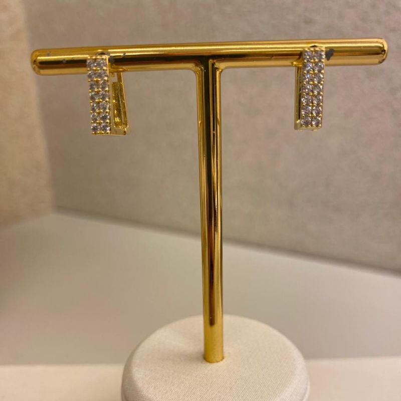 Brinco quadrado click 2 fileiras de zircônia em cristal