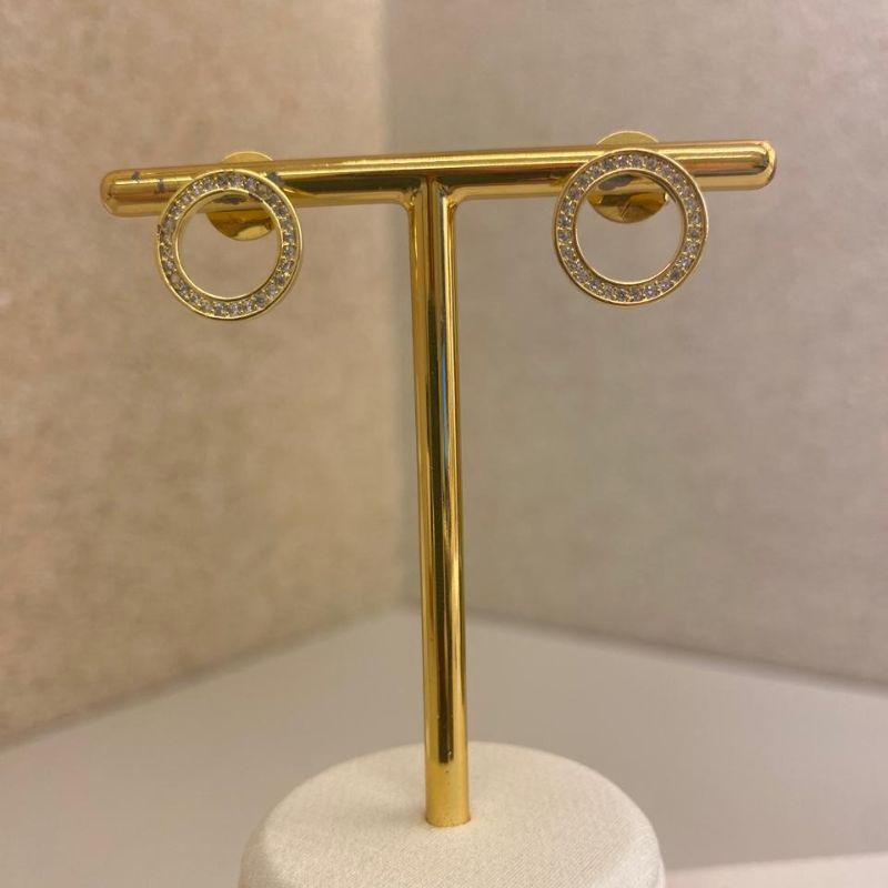 Brinco redondo cravejado