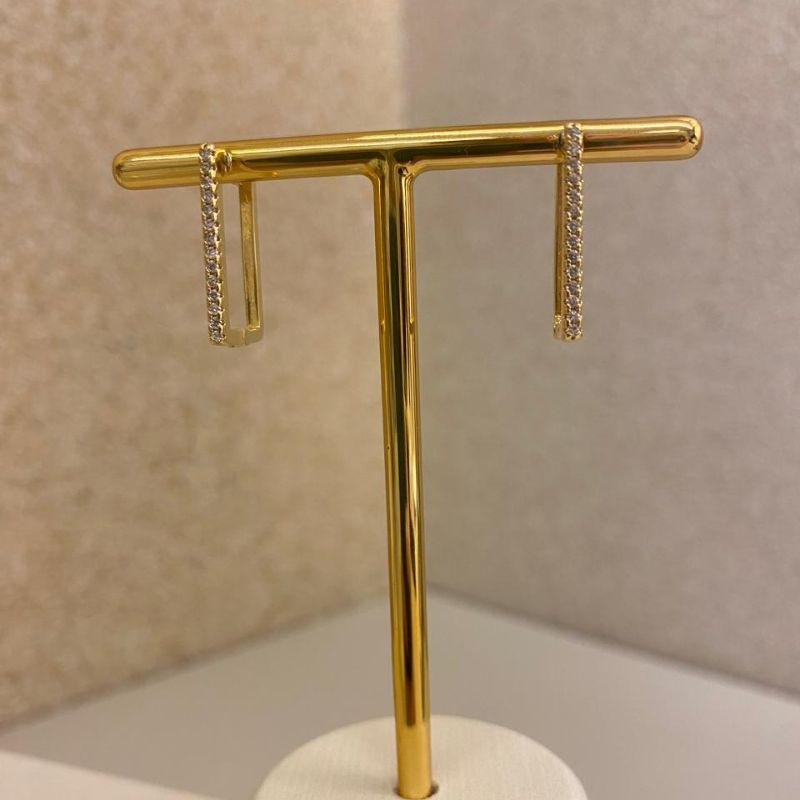 Brinco click argola quadrada cravejada cristal M