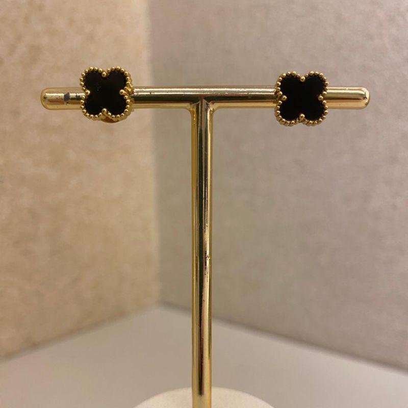 Brinco trevo preto P