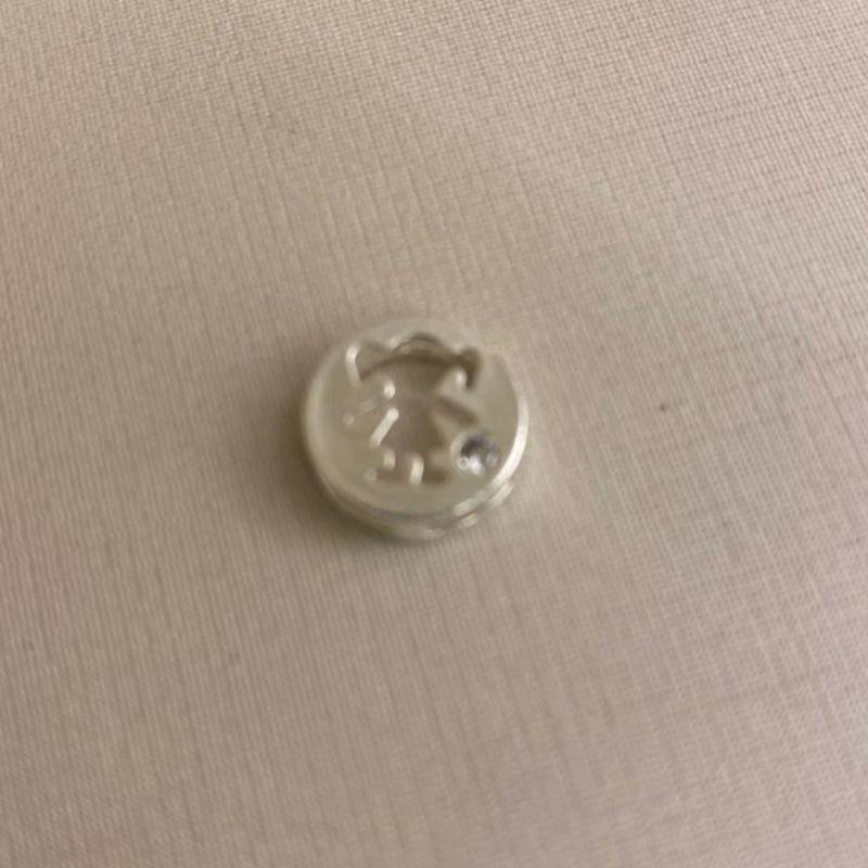 Pingente redondo menina Prata